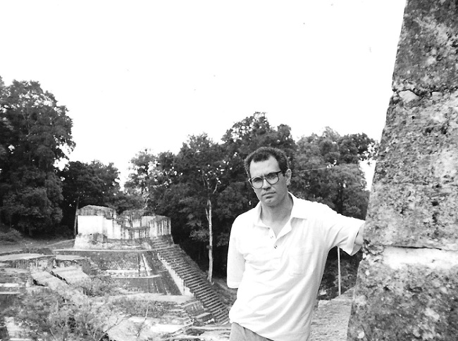 En un antiguo templo maya de Tikal